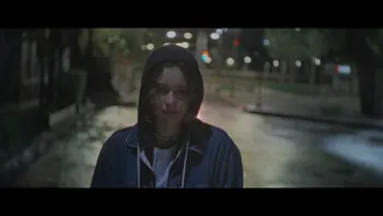 Image Ella Camina Sola