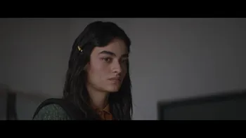 Image Ella Camina Sola